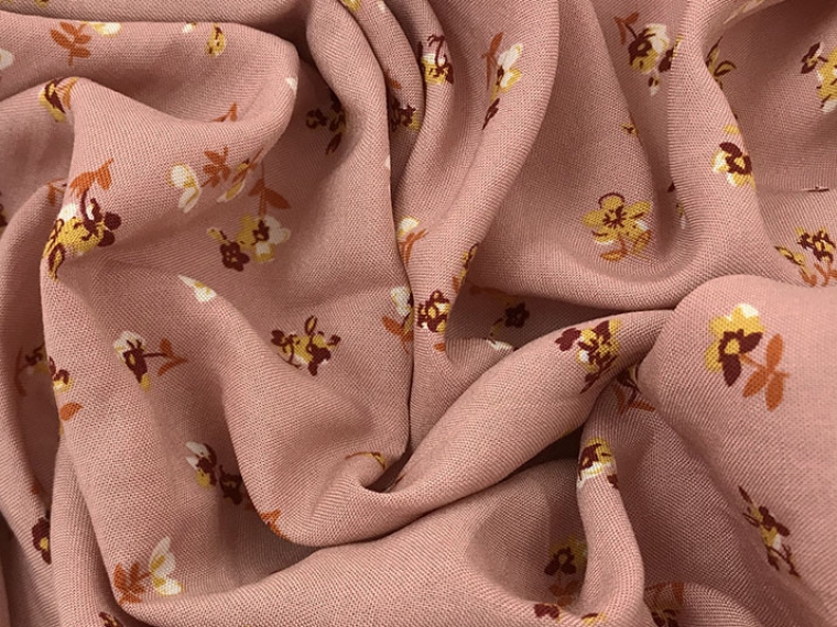 Штапель дизайн  цветы на розовом фоне
