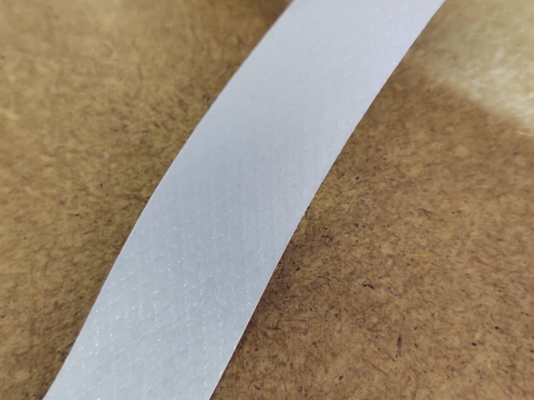 Сетка клеевая на бумаге белая 20 мм