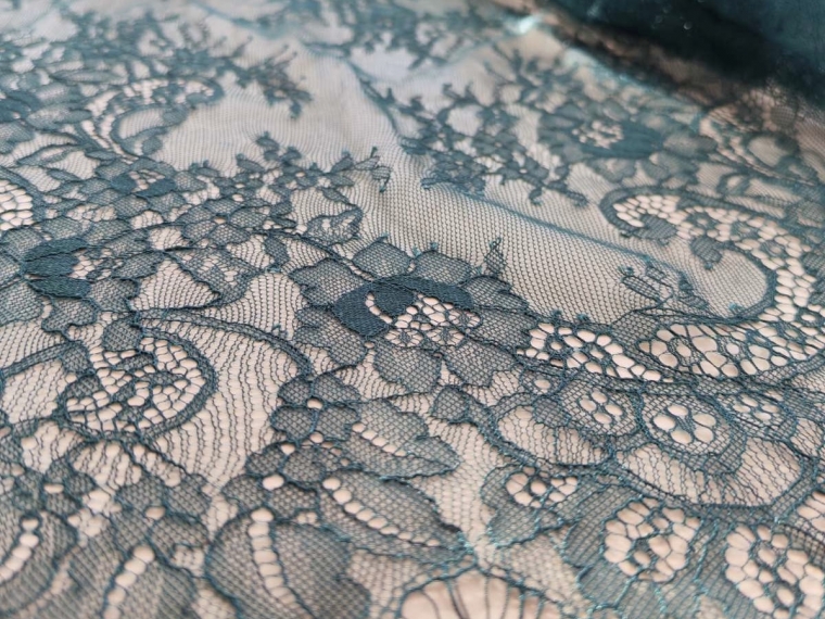 Кружевное полотно "реснички" изумрудный