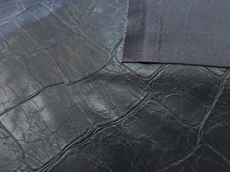 Кожа черный