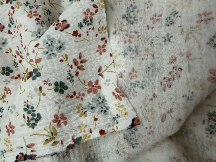 Муслин дизайн цветочки на белом