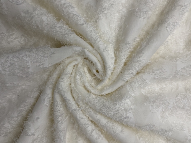 Ткань блузочная жаккард на шифоне молочный