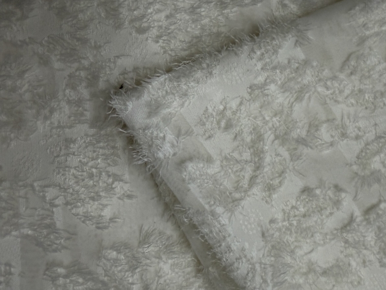 Ткань блузочная жаккард на шифоне молочный