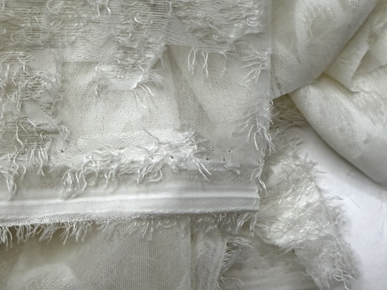 Ткань блузочная жаккард на шифоне молочный