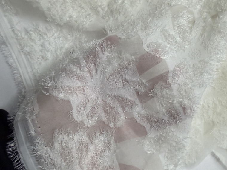 Ткань блузочная жаккард на шифоне молочный