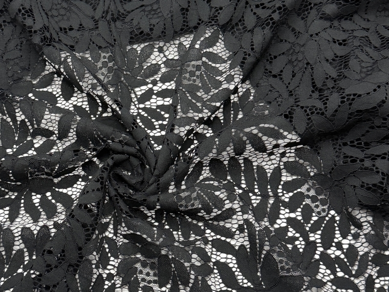Гипюр черный