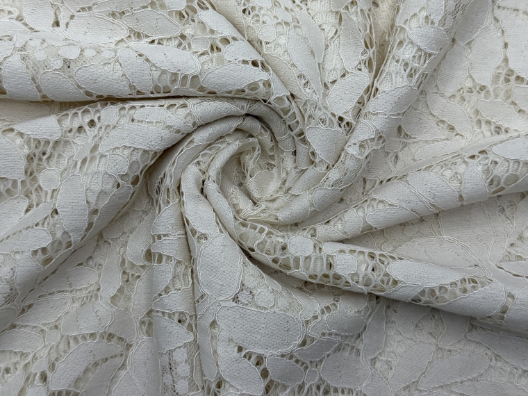 Гипюр молочный