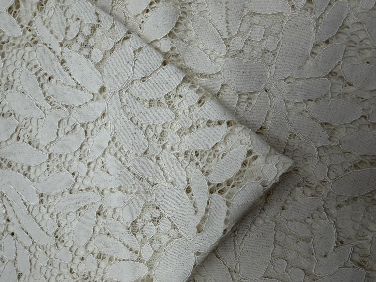 Гипюр молочный