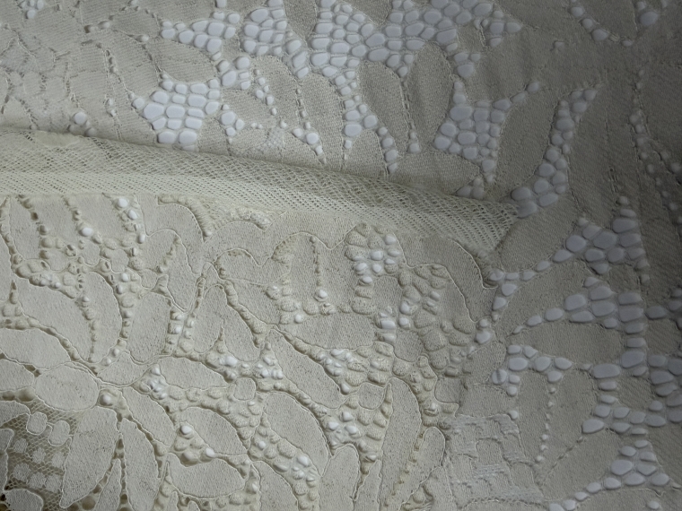 Гипюр молочный