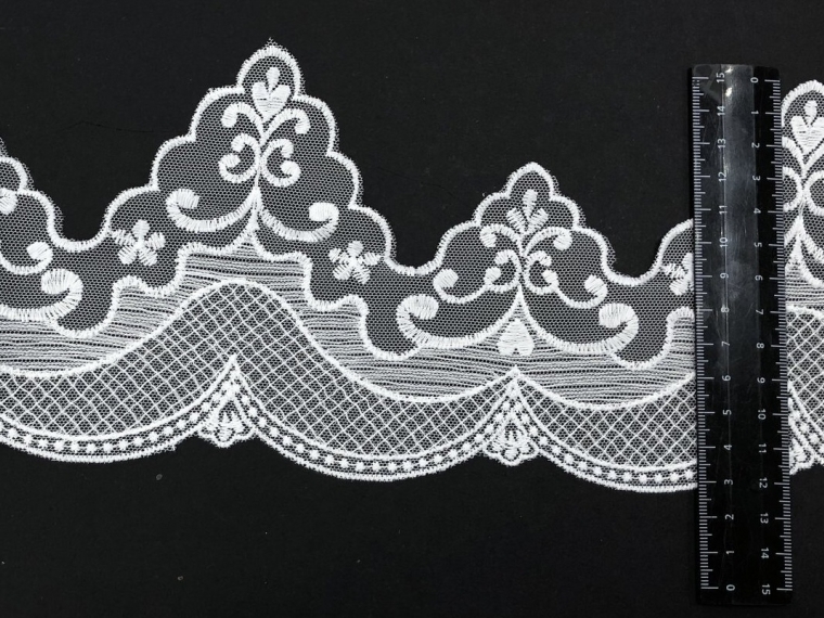 Вышивка на сетке экрю шир. 12 см