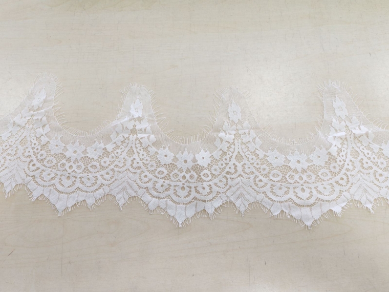 Вышивка на сетке экрю шир. 14 см