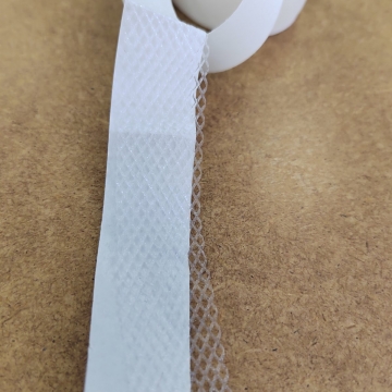 Сетка клеевая на бумаге белая 20 мм