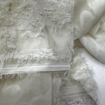 Ткань блузочная жаккард на шифоне молочный