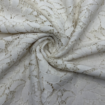 Гипюр молочный