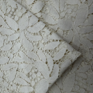 Гипюр молочный