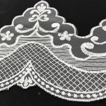 Вышивка на сетке экрю шир. 12 см