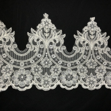 Вышивка на сетке экрю шир. 25 см